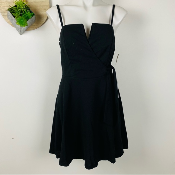 Bailey Blue *NWT* Faux wrap fit & Flare dress Size Large - Picture 2 of 4